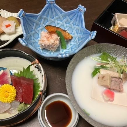 Limited quantity [Kyoto Kaiseki] A Kyoto-style kaiseki meal featuring a small pot of tofu in soy milk broth, raw gluten, raw yuba, and more!