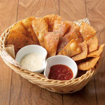 2 types of tortilla chips dip