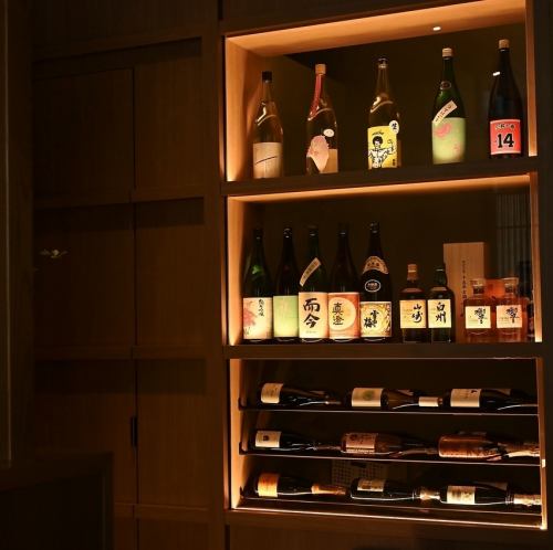 <p>セラーには日本酒やワインなどその他にもたくさんのドリンクをご用意しております。</p>