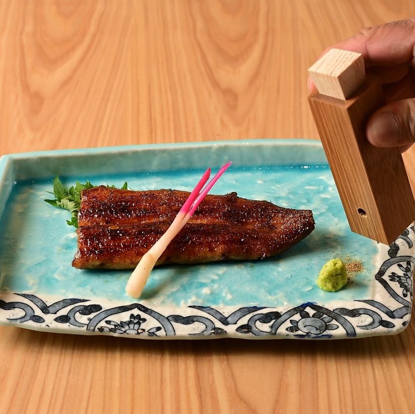 注文が入ってから捌く活きた鰻が味わえる！料理長の腕が光る料理