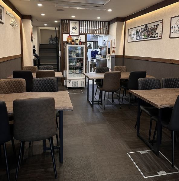 1Fのお席も2F同様シックで和モダン雰囲気の店内ですのでぜひごゆっくりお食事をお楽しみください♪