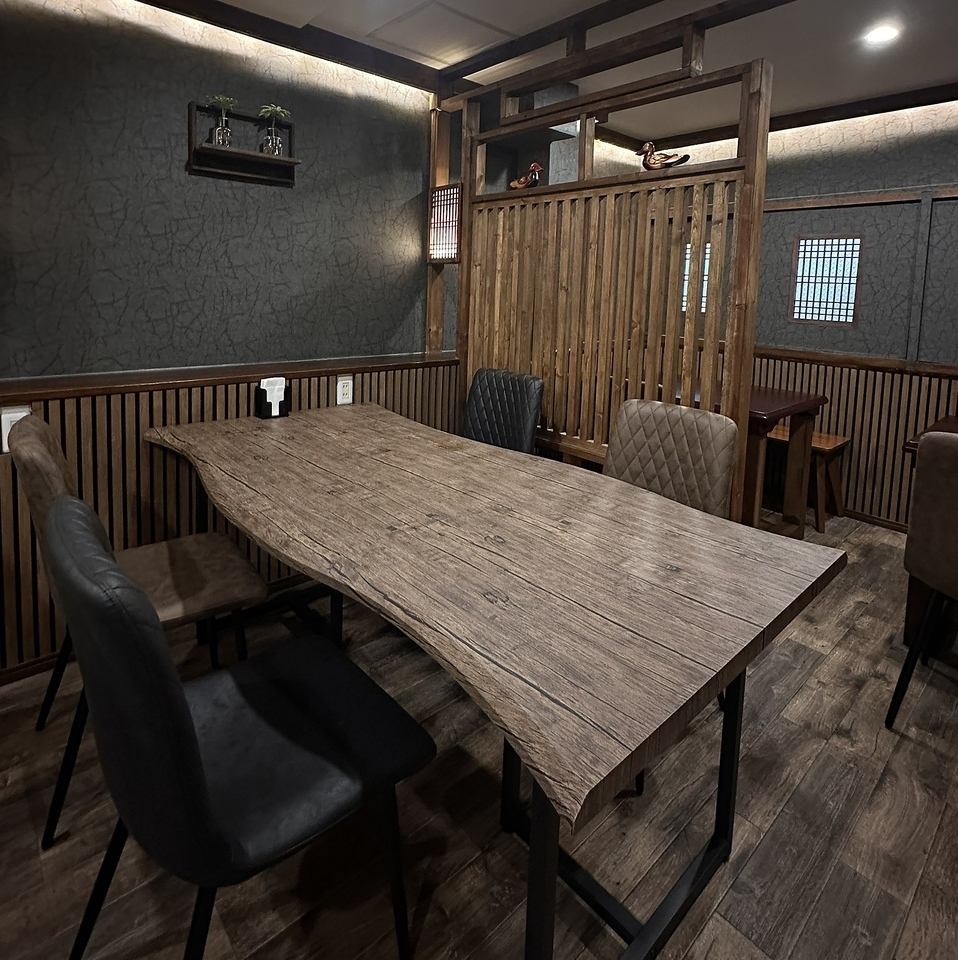 当店自慢の店内空間でぜひごゆっくりおくつろぎください♪