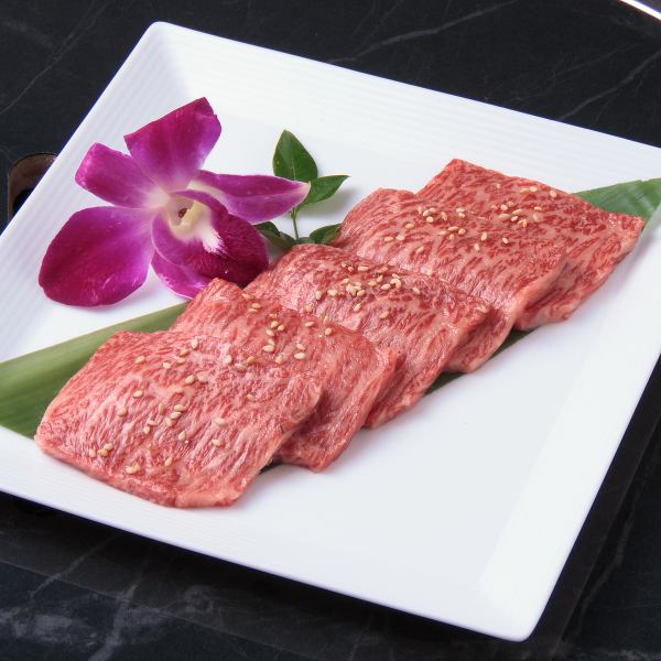 [We are confident in our carefully selected A5 domestic Wagyu beef!] Premium wagyu beef loin