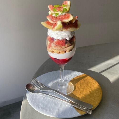 華やかで鮮やかなスイーツ