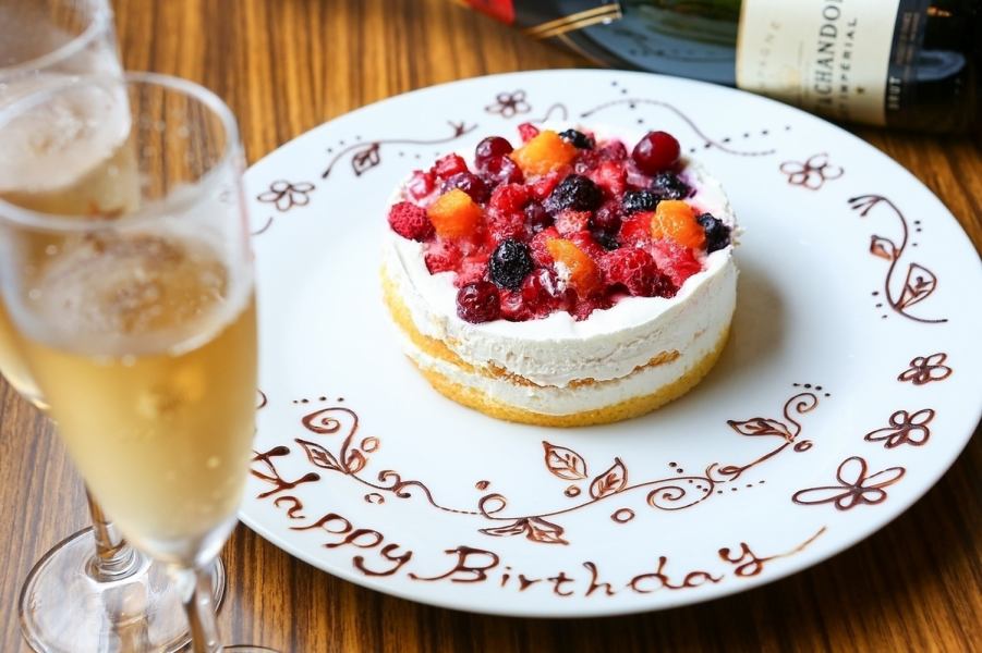 【誕生日・記念日に★】メッセージプレートでサプライズ！！チェキのサービスも◎