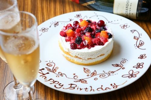 【誕生日・記念日に★】メッセージプレートでサプライズ！！チェキのサービスも◎