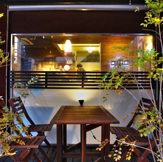 黒毛和牛の料理が人気の肉酒場YOLO。駅徒歩3分の好立地なので宴会に♪