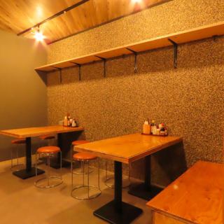 2名様～ご利用可能なテーブル席。