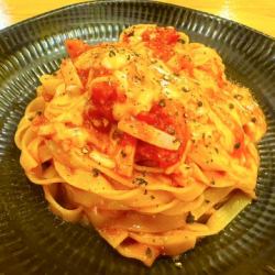 生パスタ／トマトとチーズ