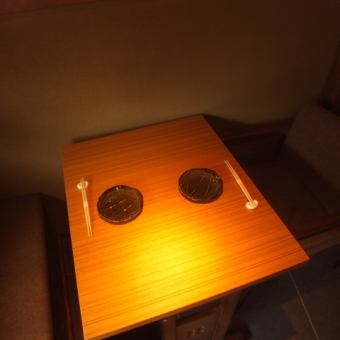 테이블 석에서 막차까지의 한때를 보내실도 ◎.점내 들어가 자마자 사용하기 편한 좌석입니다.