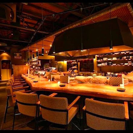 ゆっくり足を下して…堀個室2名様から最大24名様迄ご利用いただけます。周囲を気にすることなくお寛ぎ下さい。炉端と鮮魚を愉しむお料理コース5000円からご用意。