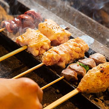 九州の大地で育った鶏を使用し秘伝のタレと炭火で焼き上げます