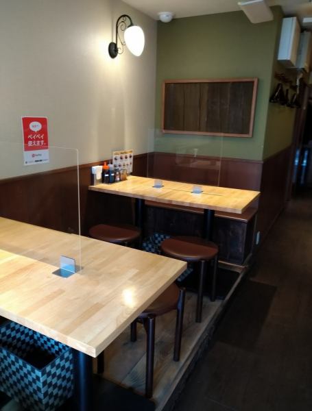 There are two seats, a counter and a table seat.You can relax at any seat.Please drop in with your friends and family, or of course by yourself.