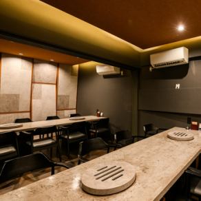 ２階の個室は最大20名様まで貸切可能。