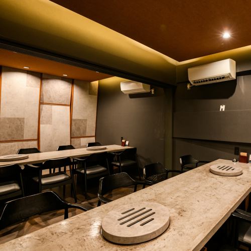 ２階の個室は最大20名様まで貸切可能。