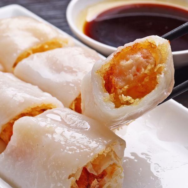 【外はプルプル、中はサクサク。2つの食感がクセになる大好評の一品♪】絶品 海老入り揚げ腸粉830円(税込)