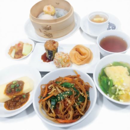 【平日享八折優惠】精選午餐套餐，包含六款人氣點心：¥3,300 ⇒ 優惠券後僅需¥2,640