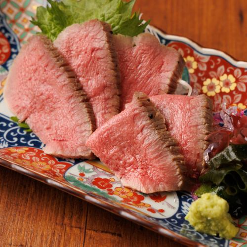 低温調理の牛タン刺し