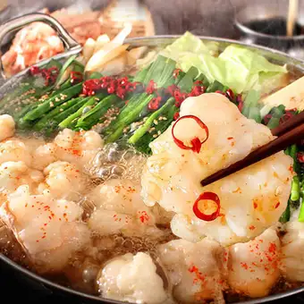 僅限工作日! 3小時無限暢飲,內含6道菜的豐盛內臟火鍋套餐,僅需3,300日圓(含稅)。所有座位均為私人空間。