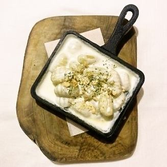 加利西亚风格的 Gorgonzola 面疙瘩/章鱼和土豆