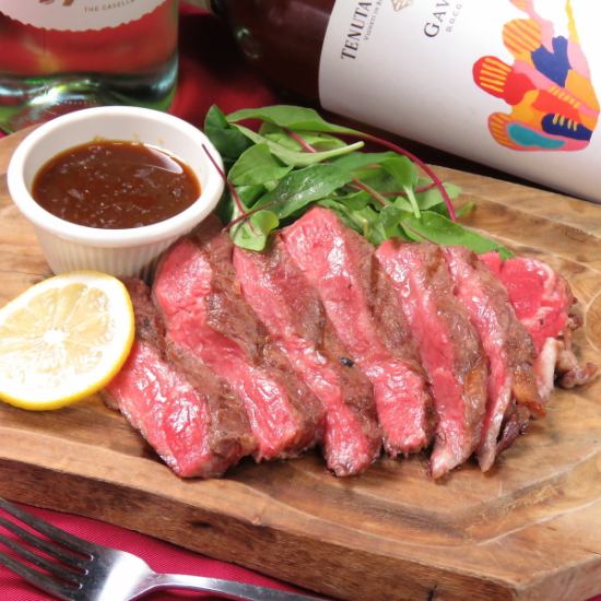 自慢の炭火でじっくり焼いたお肉料理♪ステーキ破格の1g10円から