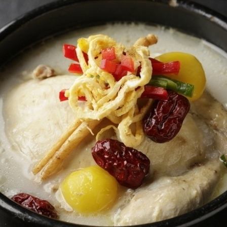 [Samgyetang] The taste is unique because it is authentic or regular.
