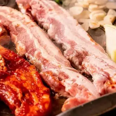 Please enjoy our thick, domestically produced samgyeopsal.