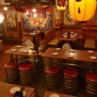 A table seat in a space that reminds me of the fish market.Please spend a lively and fun time ♪