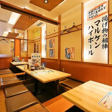 【快適な掘りごたつ席で大宴会★】会社宴会や同窓会・打ち上げにぴったりな掘りごたつ席を完備！宴会で盛り上がること間違いなしの「チンチロ」企画もご用意★運次第でお得に飲めるチャンスをお見逃しなく！自家製手作り餃子や中華料理が揃う生ビール付き飲み放題コースも◎JR大久保での特別な居酒屋宴会をお楽しみあれ♪