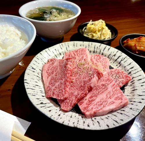 广受欢迎的烤肉午餐又回来了!