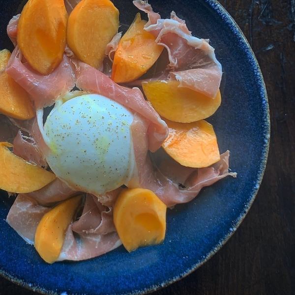 Raw ham, persimmon, burrata cheese, topped with raw ham