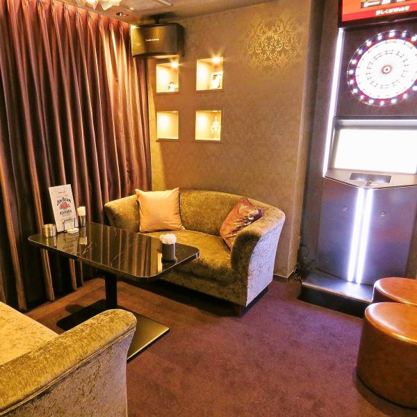 【個室のVIPは合コンにもおすすめ★個室席】ラグジュアリーな空間を演出♪閉鎖的でない為女性も安心♪朝10時まで営業しているので終電を逃した方もお気軽にお越しください☆プライベートな個室席は大変人気がありますので,事前のご予約がオススメです♪お気軽にお問合せください！