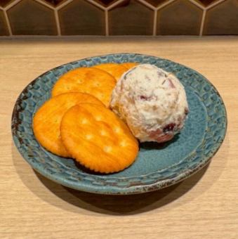 ナッツとドライフルーツのクリームチーズボール
