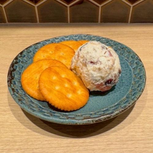 ナッツとドライフルーツのクリームチーズボール