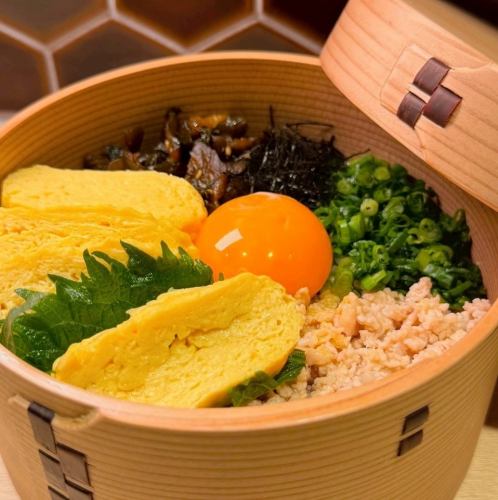 鶏そぼろと玉子のわっぱ飯
