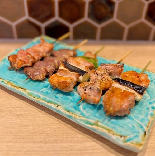 炭火で焼いた新鮮な国産鶏