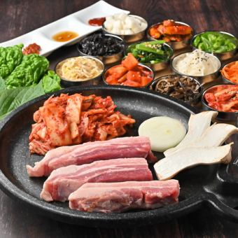 【ランチ限定／90分】国産サムギョプサル+韓国料理27品バイキング+ソフトドリンク1杯【1800円】