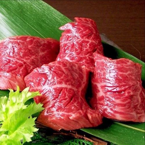 享用精心挑選的肉品和時令食材