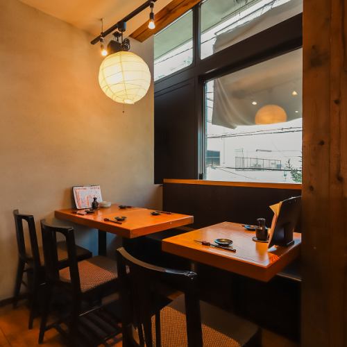 <p>【二子玉川駅近の和空間！】東急線二子玉川駅から徒歩4分とアクセス抜群◎店内はアットホームな雰囲気が魅力の和空間で、テーブル席も完備しております。歓送迎会や会社のご宴会に、20名様からの貸切が可能で、最大50名様までご相談承ります！新鮮な魚料理と厳選日本酒を、多彩なシーンで上質な海鮮料理をご堪能ください。</p>