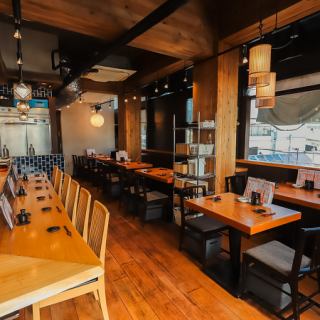 歓送迎会や会社のご宴会など、大人数でのパーティーに最適な貸切のご予約を承っております。20名様から50名様までご利用可能です◎木の温もりが心地良い和空間で、新鮮な魚料理を囲みながら特別なひとときをお過ごしください♪