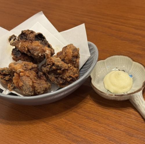 気まぐれ鶏もも肉の路地唐揚げ