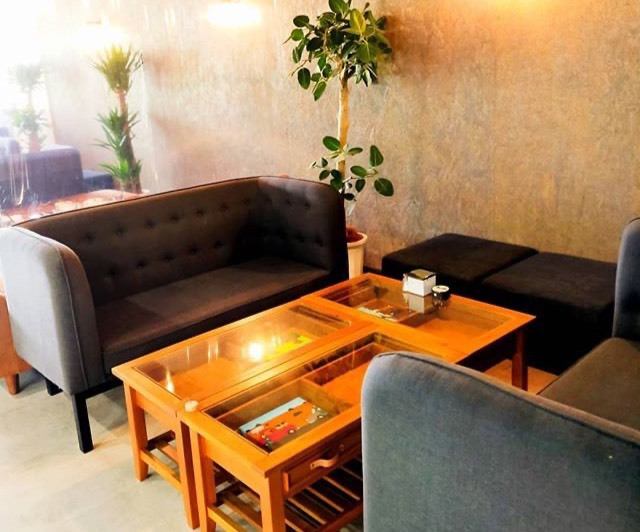 There are wooden counters, table seats, and sofa seats inside the store, so you can feel the warmth.The food and drinks you can enjoy while watching the magnificent view spreading in front of you are exceptional! Please feel free to come!