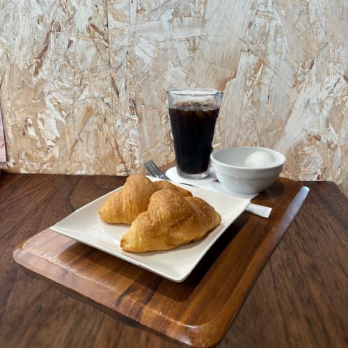 A. Croissant set