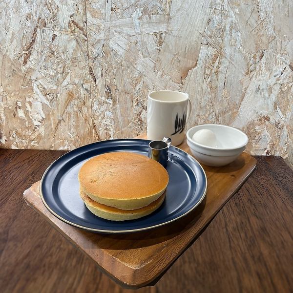 【MORNING MENU】B.ホットケーキセット　1000円(税込)