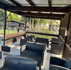 ドッグスペース4席ございます。（4名*4席）