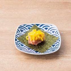 Toro-taku (minced tuna with green onions) and pickled radish