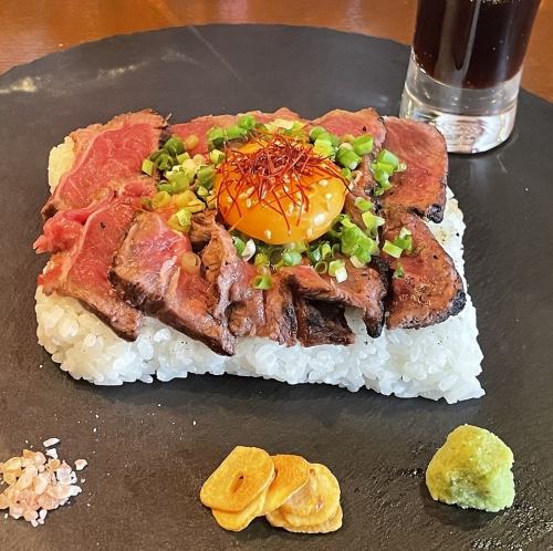 峠下牛のレアステーキ丼