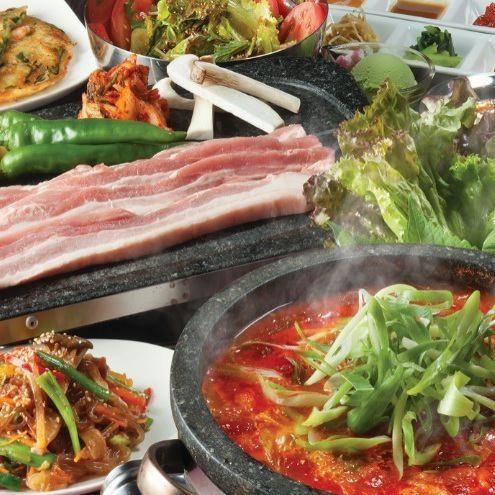Enjoy the authentic Korean taste with flying pigs!