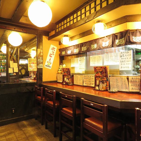 There are counter seats and table seats recommended for one person and small groups of drinks in the bright and lively shop where you can easily drop in! Enjoy the sake that goes well with the dishes along with the fragrant fragrance drifting from the kitchen!