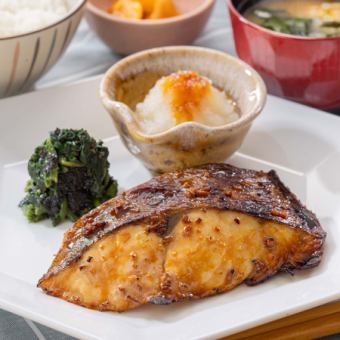 沖目鯛の醤油こうじ漬け炭火焼き
